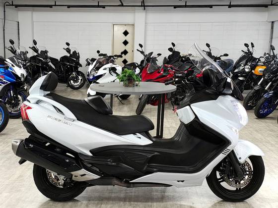 SUZUKI BURGMAN 650 EXECUTIVE 
